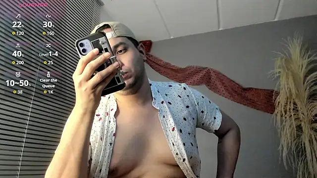 Latin_boy_surprisee's cam snapshot