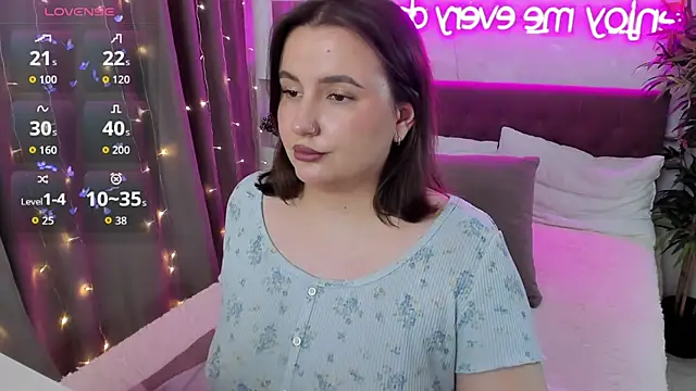 FeralPeach's cam snapshot