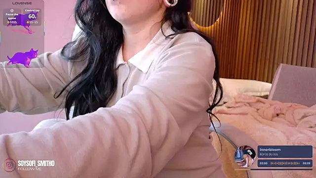 Lucy_Smith2's cam snapshot