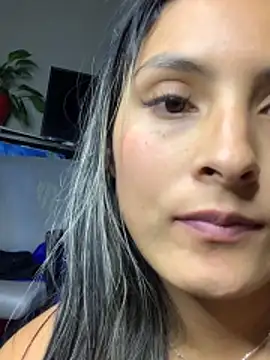 Cami_Leon2's cam snapshot