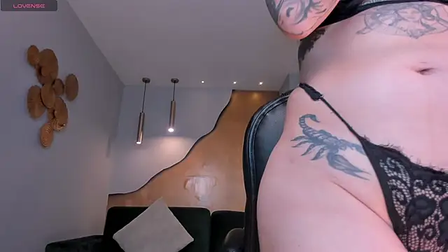 MeganCross1's cam snapshot