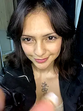 MiaLuxx_'s cam snapshot