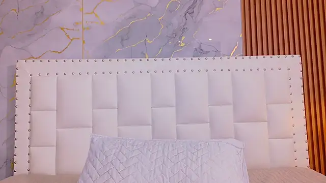 naughty_ebonyy's cam snapshot