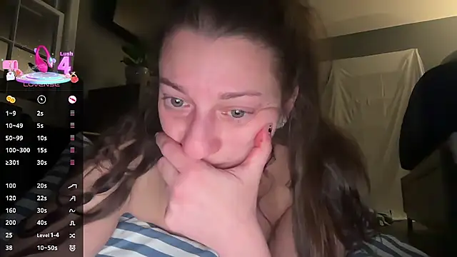 Nikkisnow99's cam snapshot