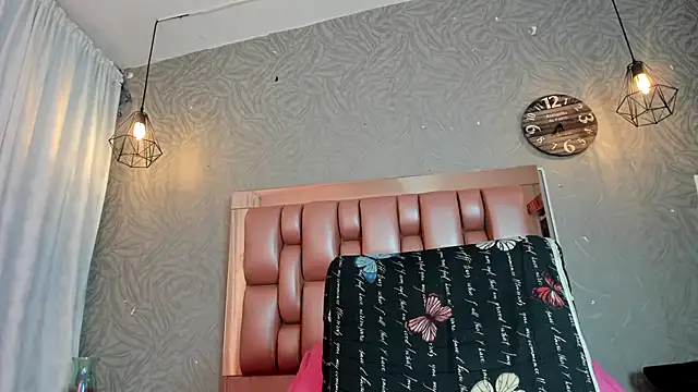 KOURTNEY--'s cam snapshot