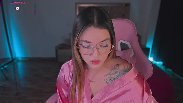 lunaarose's cam snapshot