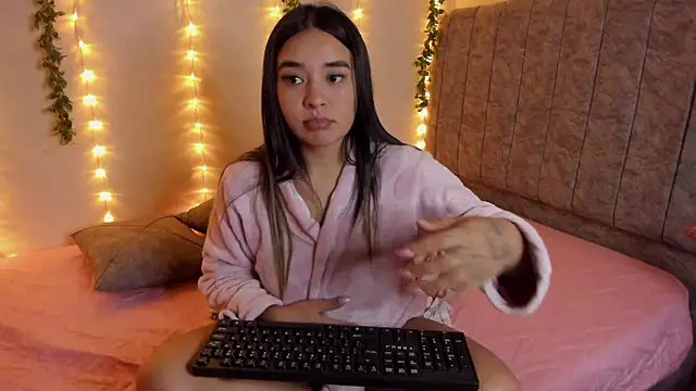 SaraCrow's cam snapshot