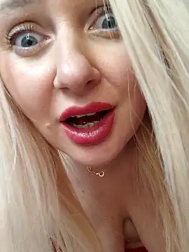 LadyLolyPop_'s cam snapshot