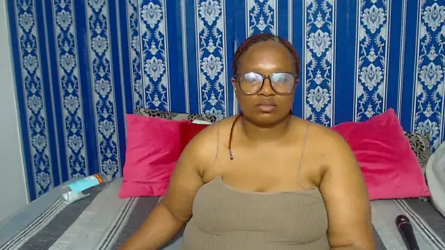 JUICEYLIPS333's cam snapshot