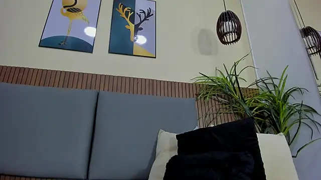 EmillyHarper_'s cam snapshot