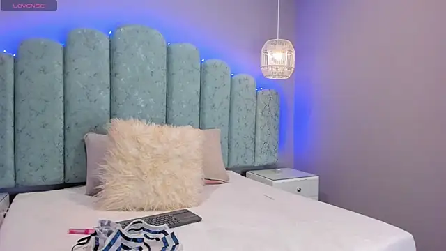 ninacrave_'s cam snapshot