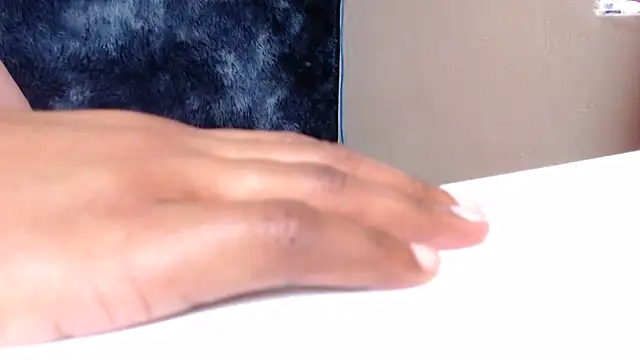 HugeJugs44DDD's cam snapshot