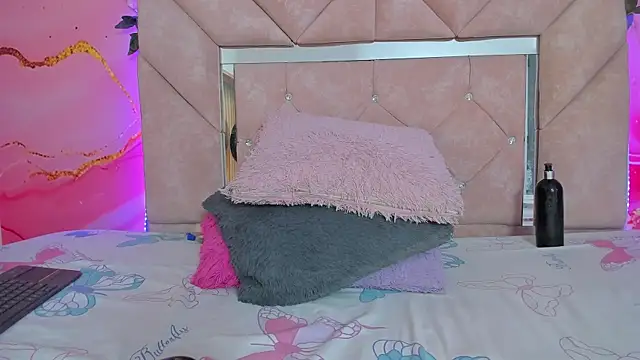 mia__blaze__'s cam snapshot