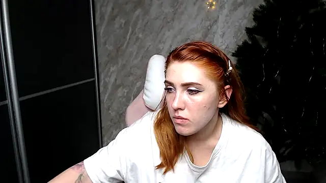 Reginasmilee live sex cam