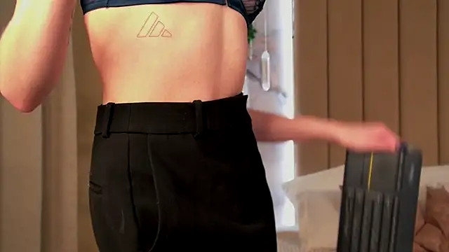 BellaSecrett's cam snapshot