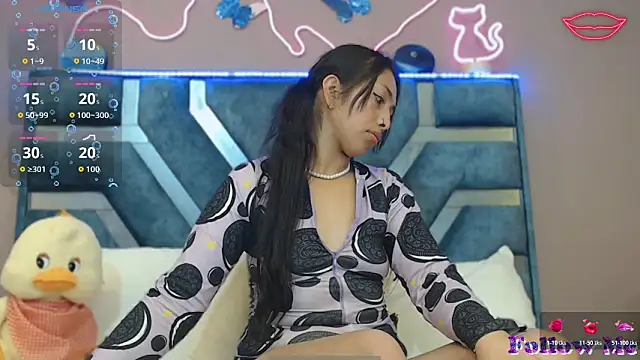 Roxan_Fox-'s cam snapshot