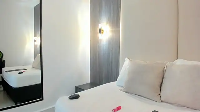 cloee20_'s cam snapshot