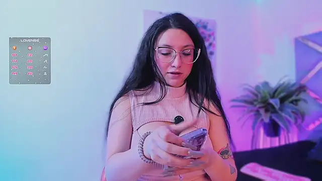 lucy_neil's cam snapshot