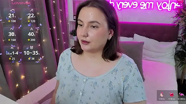 FeralPeach's cam snapshot