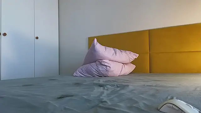 AliceKingsleigh's cam snapshot