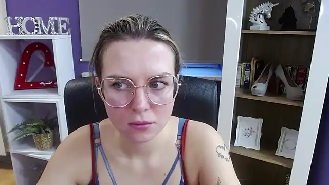 Zoey_Erotic's cam snapshot