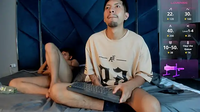 AxelAndJeremy live sex cam