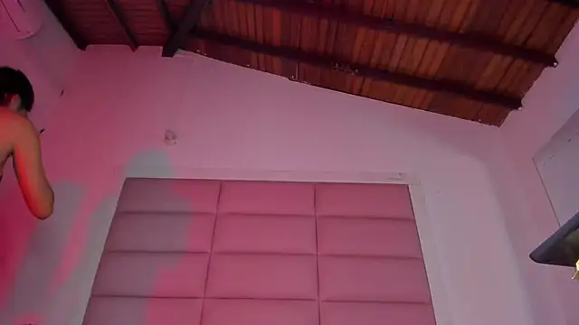 little-Emma's cam snapshot