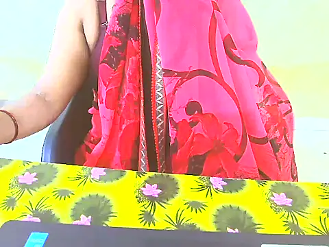 Tamilsriyazhini's cam snapshot