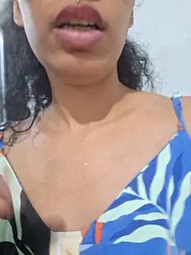 RavenShyfit live sex cam