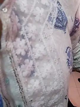 pari_rani7's cam snapshot