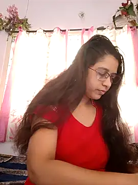 thanusi_2's cam snapshot