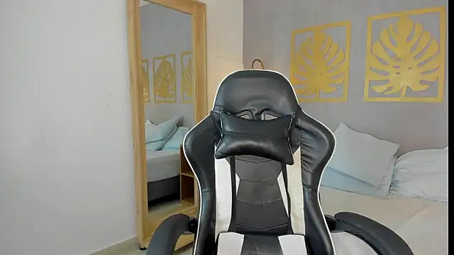 charlotte_rousee's cam snapshot