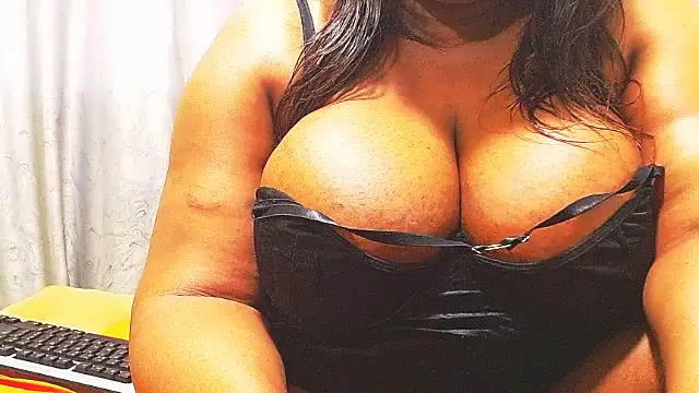 BustyMatureStepmum's cam snapshot