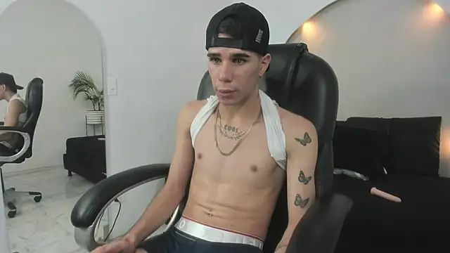 Gabo_white1's cam snapshot