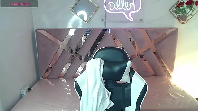 Evy_Luxx_v's cam snapshot