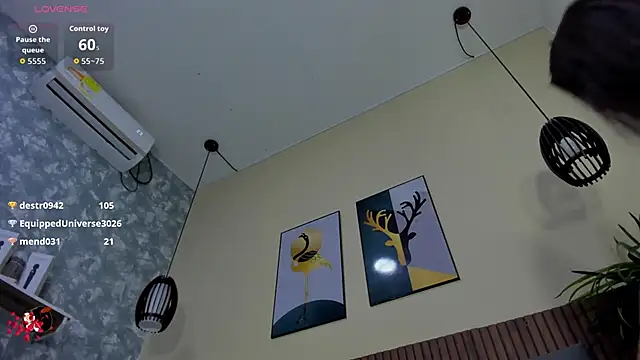 EmillyHarper_'s cam snapshot