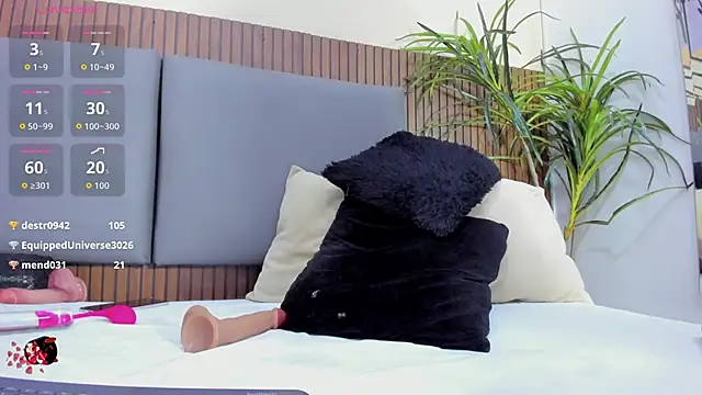 EmillyHarper_'s cam snapshot