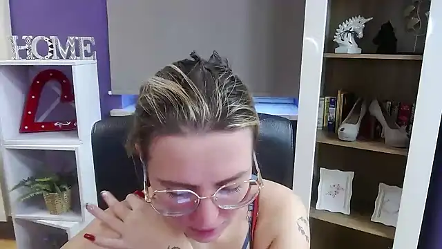 Zoey_Erotic's cam snapshot