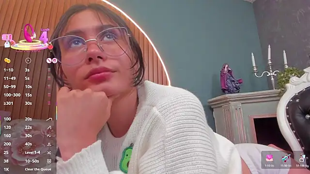 NayeCloud live sex cam