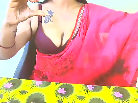 Tamilsriyazhini's cam snapshot