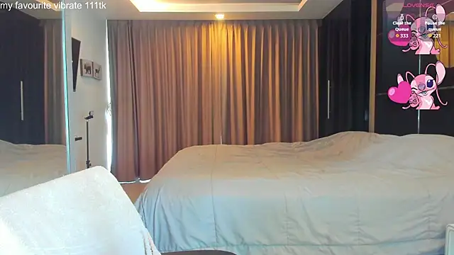 Hot_Mia_'s cam snapshot