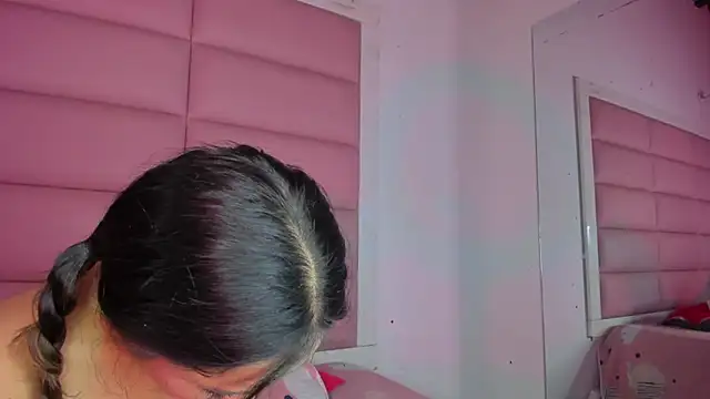 little-Emma's cam snapshot