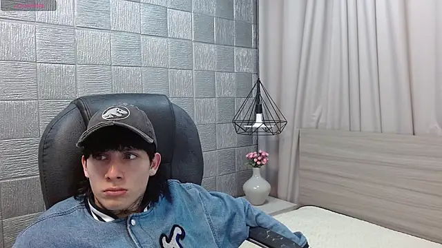 Iantwink18 live sex cam