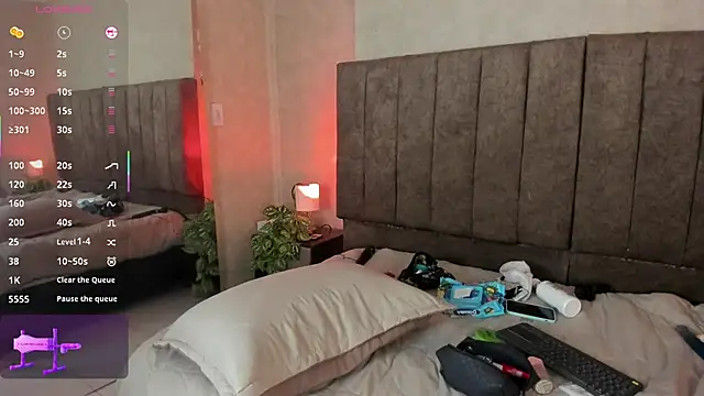 LanaMills_'s cam snapshot