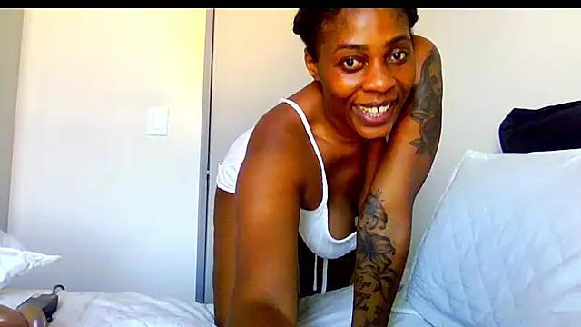 TALLnBEAUTY's web cam