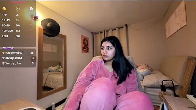 cloe_small's cam snapshot