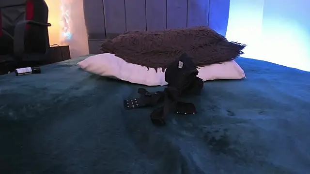 Lucerop_'s cam snapshot