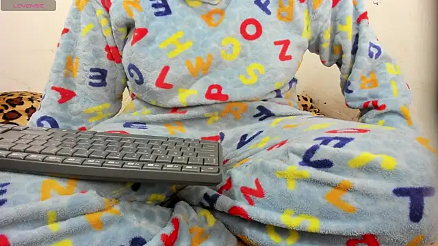 roxanamariahills_'s cam snapshot