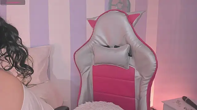 clover_tter_'s cam snapshot