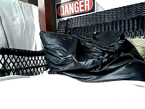 HungHawaiian808@xh's cam snapshot